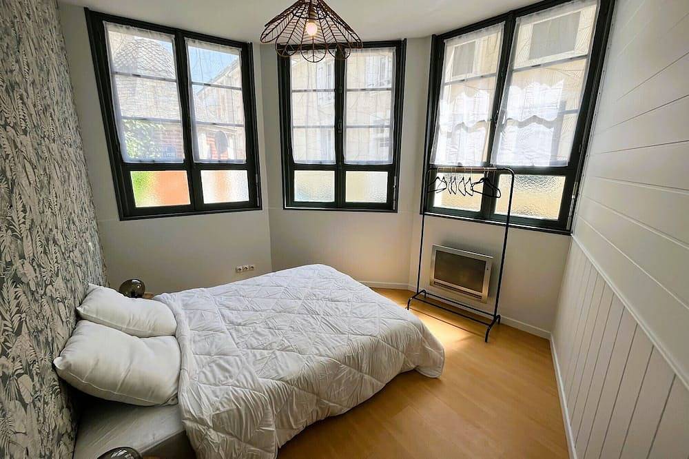 Entire apartment, The Appart du Palais 150m from the Grande Plage in Les Sables-d'Olonne, Vendée