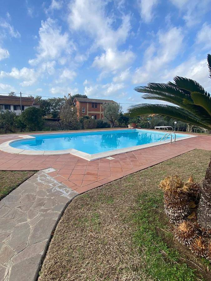 Casa vacanza per 8 persone, con giardino e piscina in Aprilia