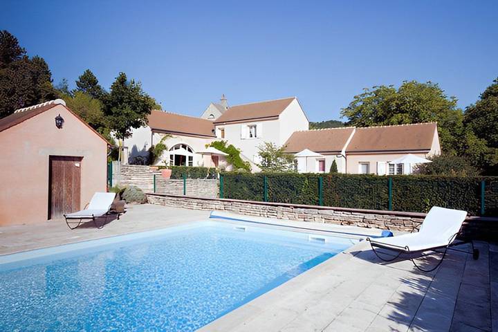 Chambre d’hôte pour 4 personnes, avec jardin et piscine, animaux acceptés à Nantoux