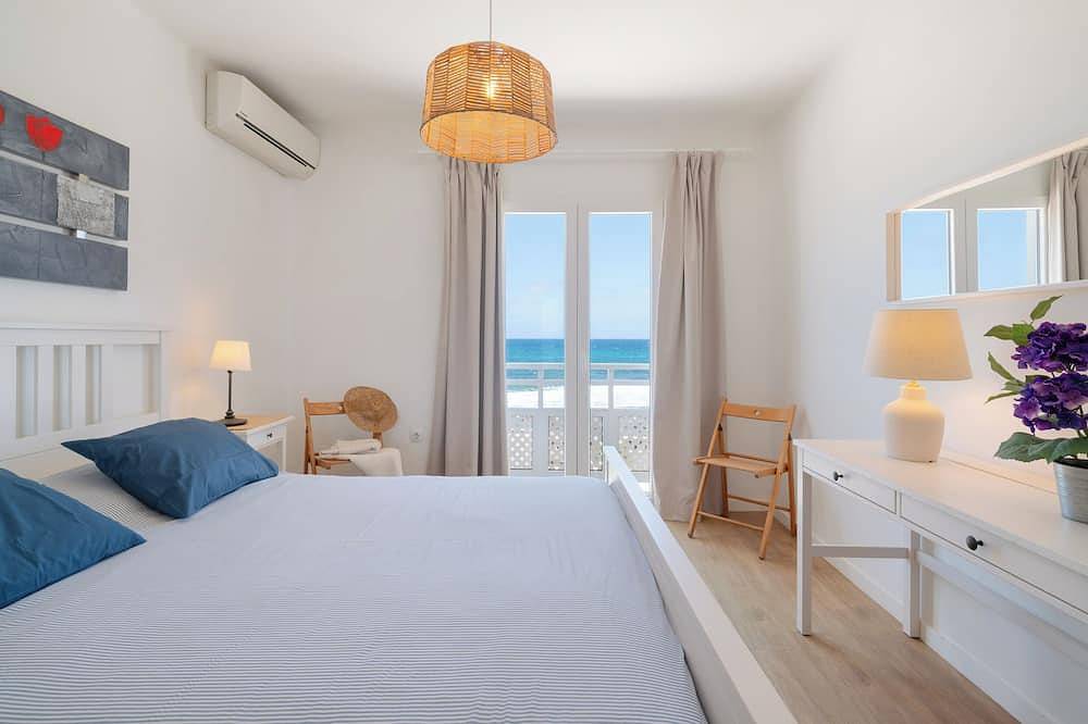 Front de mer, à 20 mètres de la mer, avec piscine privée chauffée et bain à remous in Punta de las Mujeres, Haría