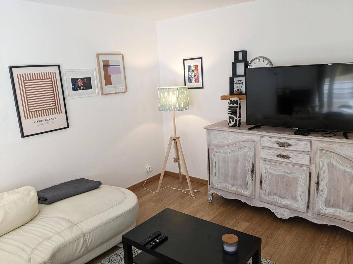 Appartement entier, Two-Bedroom Apartment in Guyancourt, Yvelines