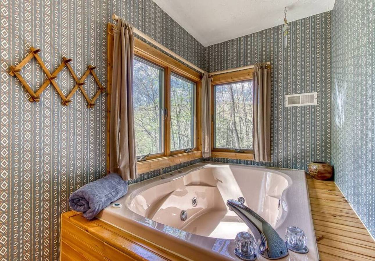 Entire apartment, Peace, Serenity & Relaxation in the Smokies! in Sevier County