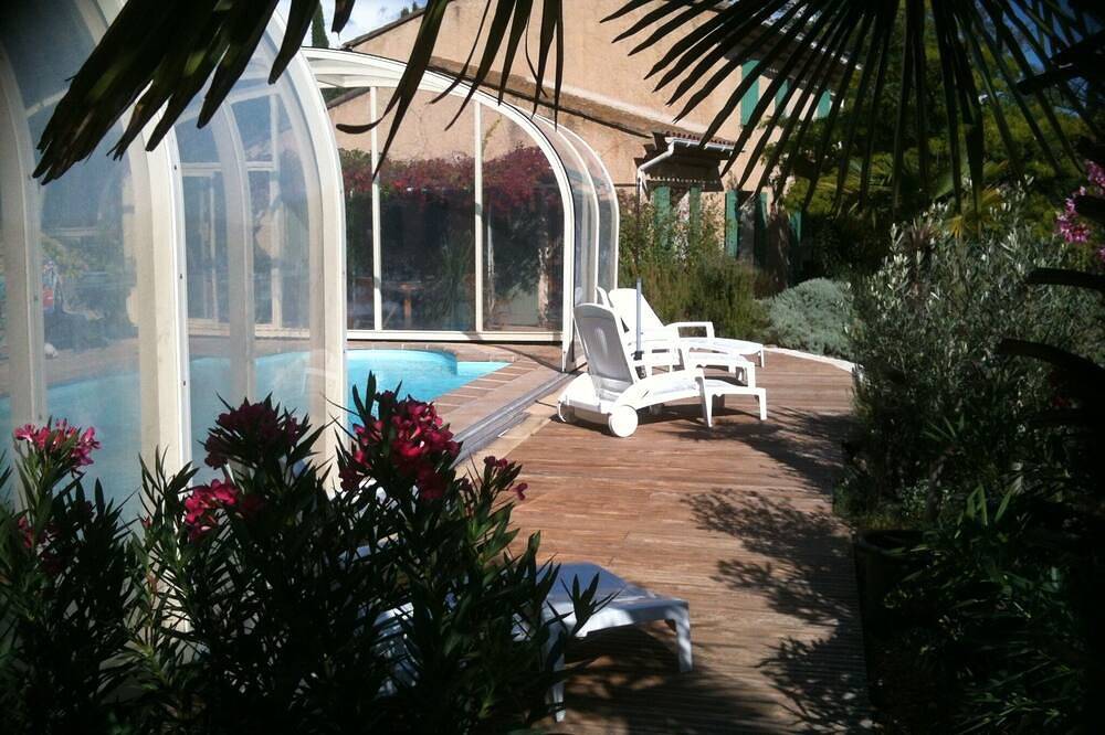 Bastide overlooking the Luberon and shelter on pool for 10/11 pers 1120/2200 € / week in Saint-Saturnin-lès-Apt, Parc naturel régional du Luberon