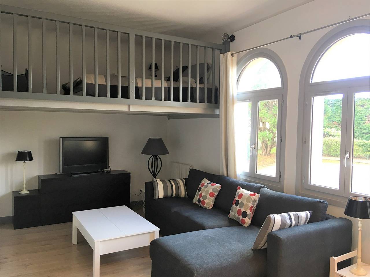 Entire studio, Central Studio Near Beach & Shops, Parking Included in Saint-Jean-de-Luz, Bayonne region