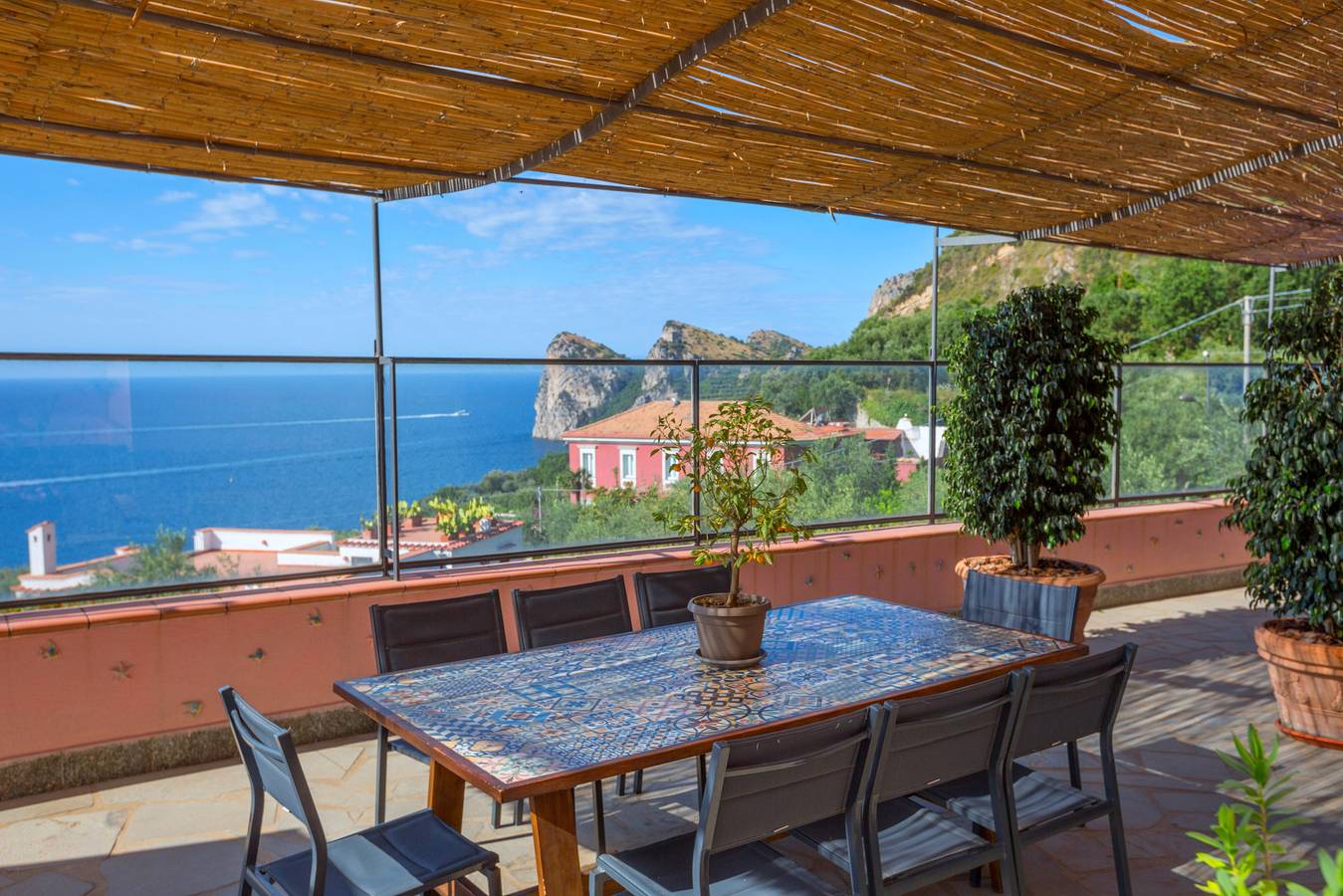 Amore Rentals - Villa The Phoenix con Piscina Privata, Vista Mare, Terrazza e Parcheggio in Nerano, Napoli e dintorni