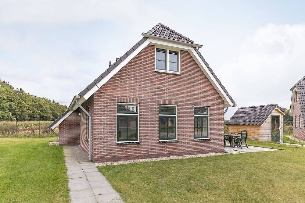 Villa in der Nähe von Waldwegen in Drenthe