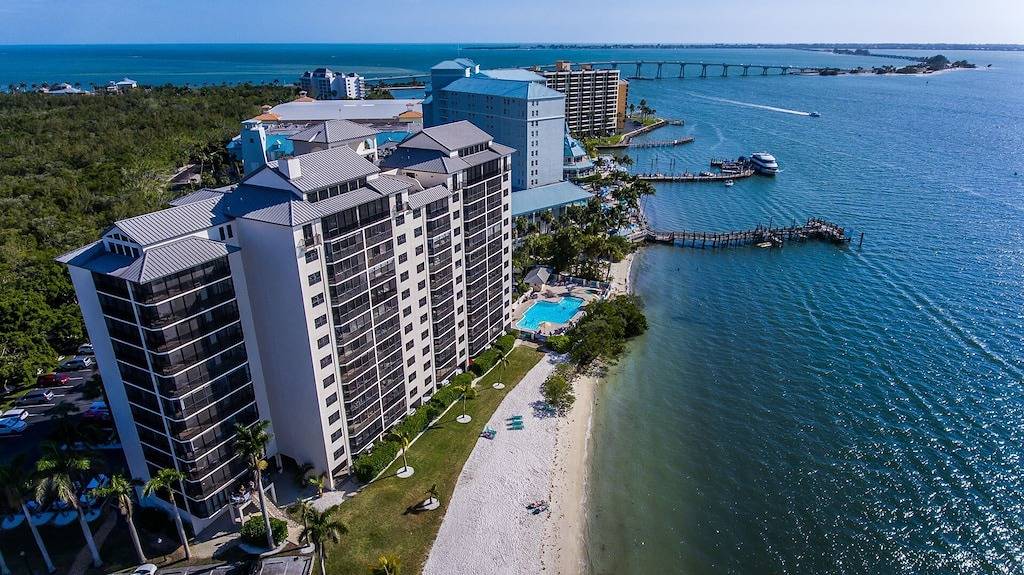 Ganze Wohnung, Neu renovierte Eigentumswohnung direkt am Strand im Sanibel Harbour Resort in Punta Rassa, Southwest Florida