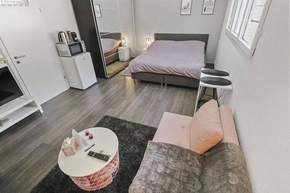 Entire apartment, Magnificent, cosy studio in Three-Lakes