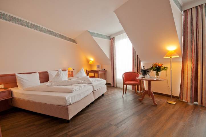 Hotel für 2 Personen, mit Balkon/Terrasse und Whirlpool sowie Terrasse und Sauna in Gunzenhausen