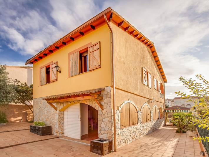 Apartamento para 7 personas, con Terraza además de Jardín y Piscina en Vendrell
