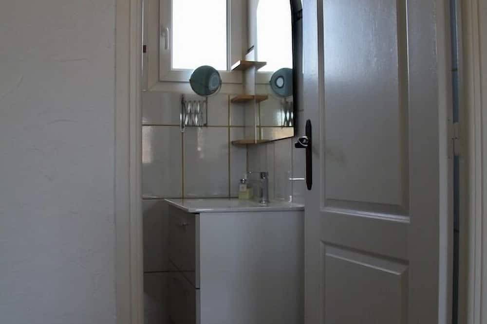 Pleasant town house in Eyragues, Arles region
