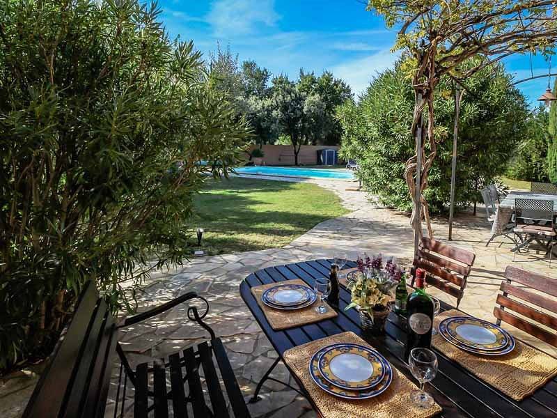 Maison d'exception à Mazan près de Carpentras, piscine chauffée. in Mazan, Parc naturel régional du Mont-Ventoux