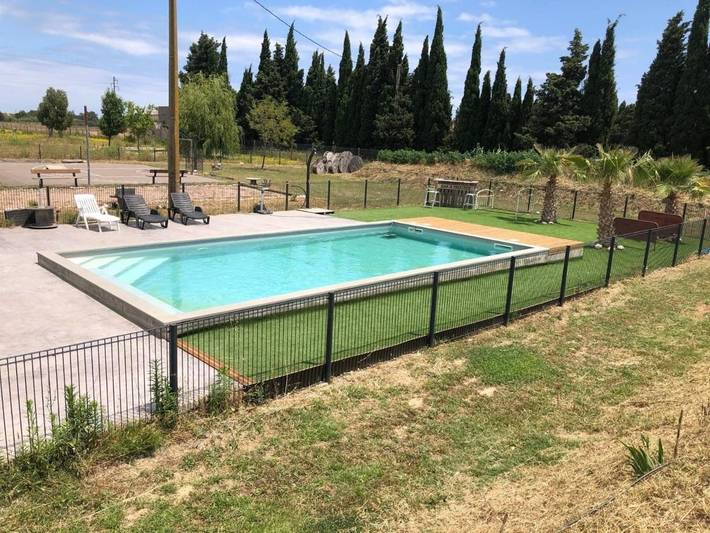 Location de vacances pour 7 personnes, avec piscine et jardin, adapté aux familles à Théza - 2