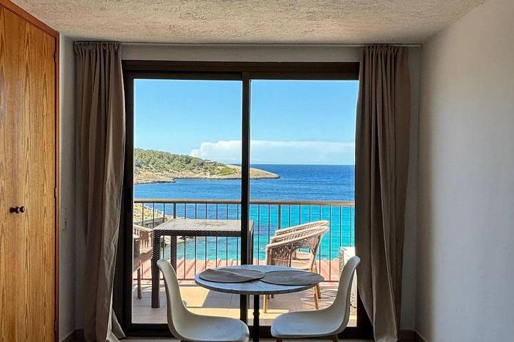Apartamento para 2 personas, con piscina y balcón en Portinatx