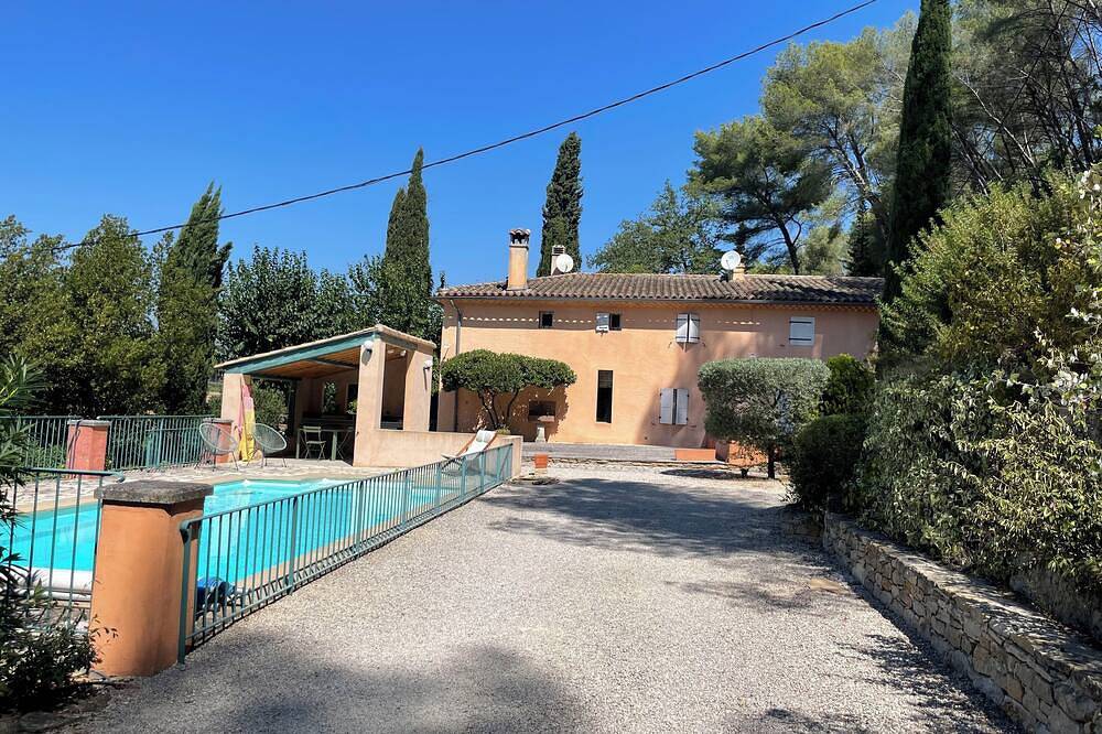 Maison de Famille Entre Pinède et Vignes à 15mn de la Plage in Le Castellet, Toulon region
