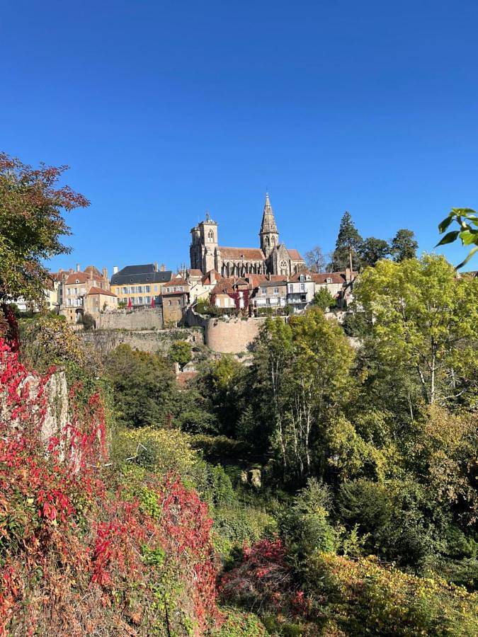 Location de vacances pour 6 personnes, avec terrasse et jardin, animaux acceptés à Semur-en-Auxois - 2