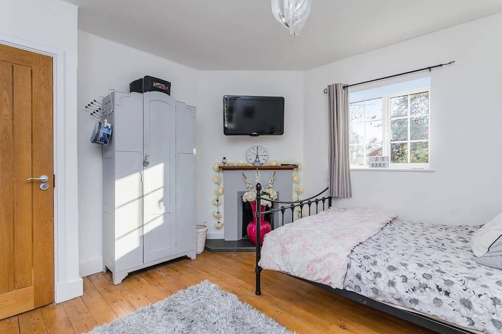 Wisteria House- Pretty country home dog friendly on request in Henfield, Sussex Occidental