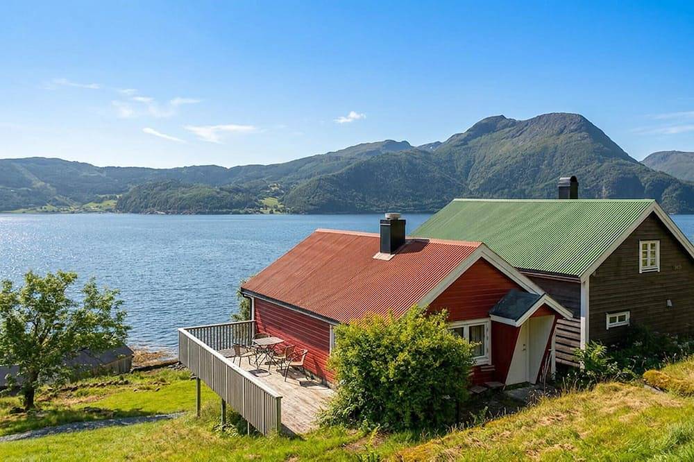 2 bedroom stunning home in Davik in Bremanger