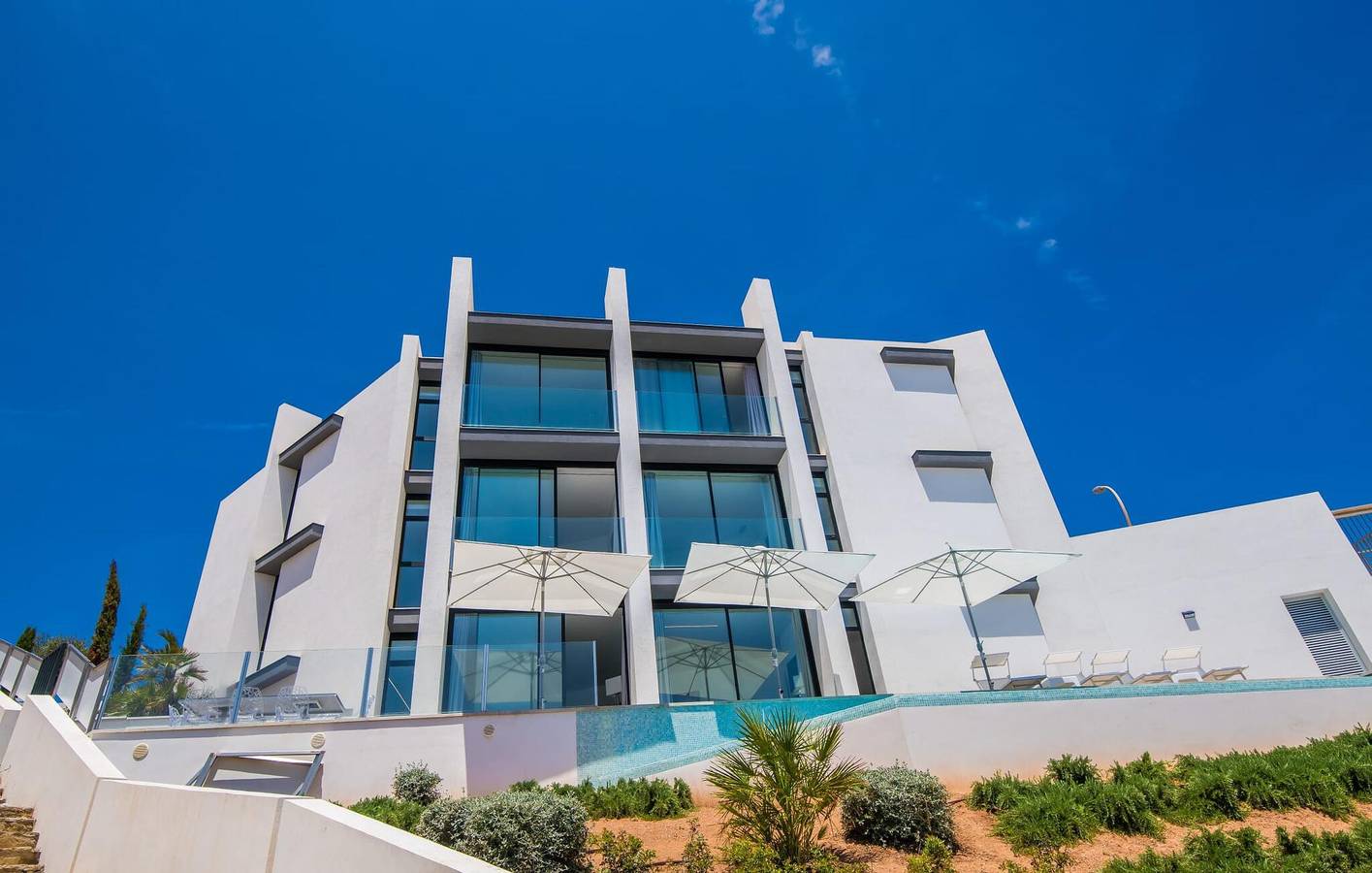 Apartment mit Meerblick, Pool und Grill, 2 km zum Strand in Cala Anguila, Manacor