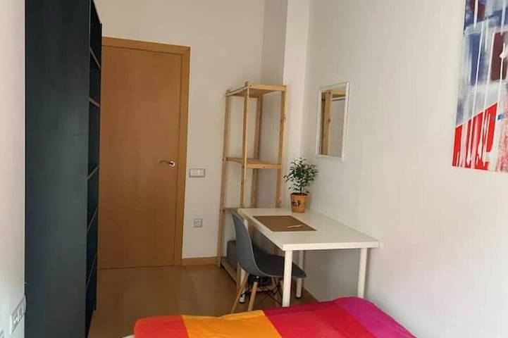 Apartamento entero, Confort Familiar Soleado. Parking y wifi in Tarrasa, Interior de Barcelona