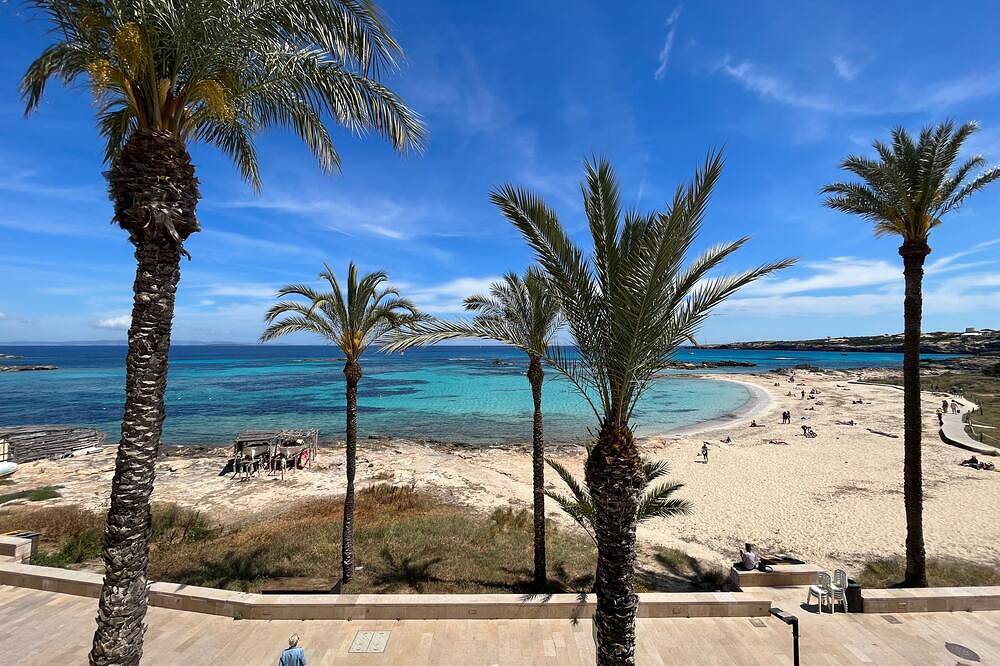 Es Pujols Formentera apartment facing the sea in Es Pujols, Formentera
