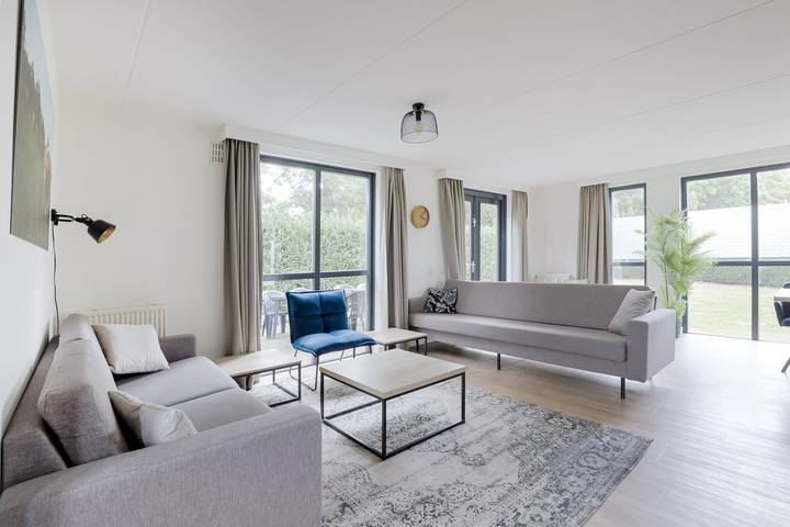 Vakantiepark voor 8 personen, with Balkon/Terras and Terras as well as Tuin and Zwembad in Rhenen