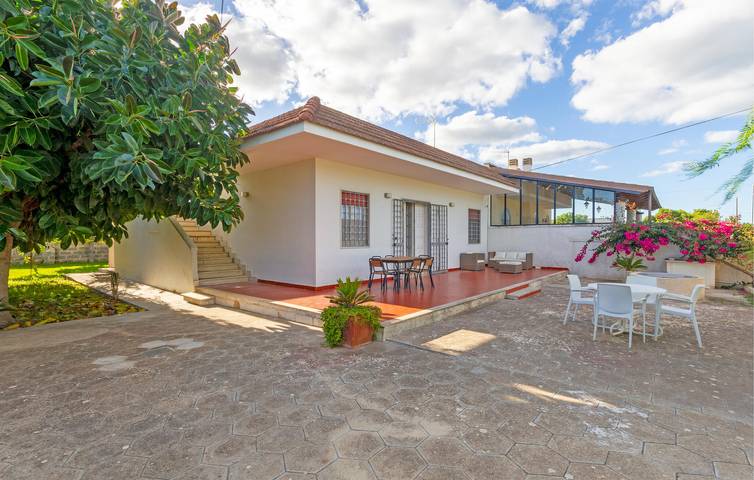 Casa vacanza per 7 persone, con Giardino a Torre Specchia Ruggeri