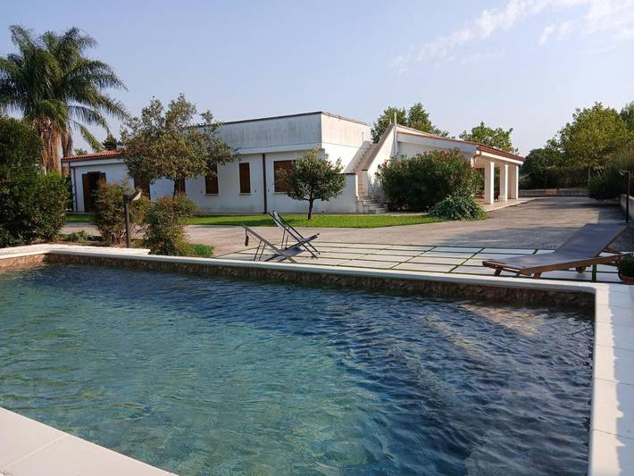 Villa pour 8 personnes, avec piscine ainsi que vue et jardin à Polignano a Mare