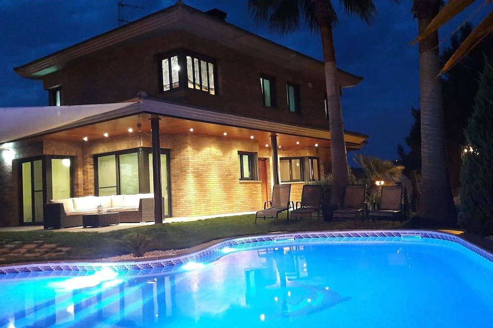 Washingtonia Villa near Sitges in Canyelles (Barcelona), Garraf