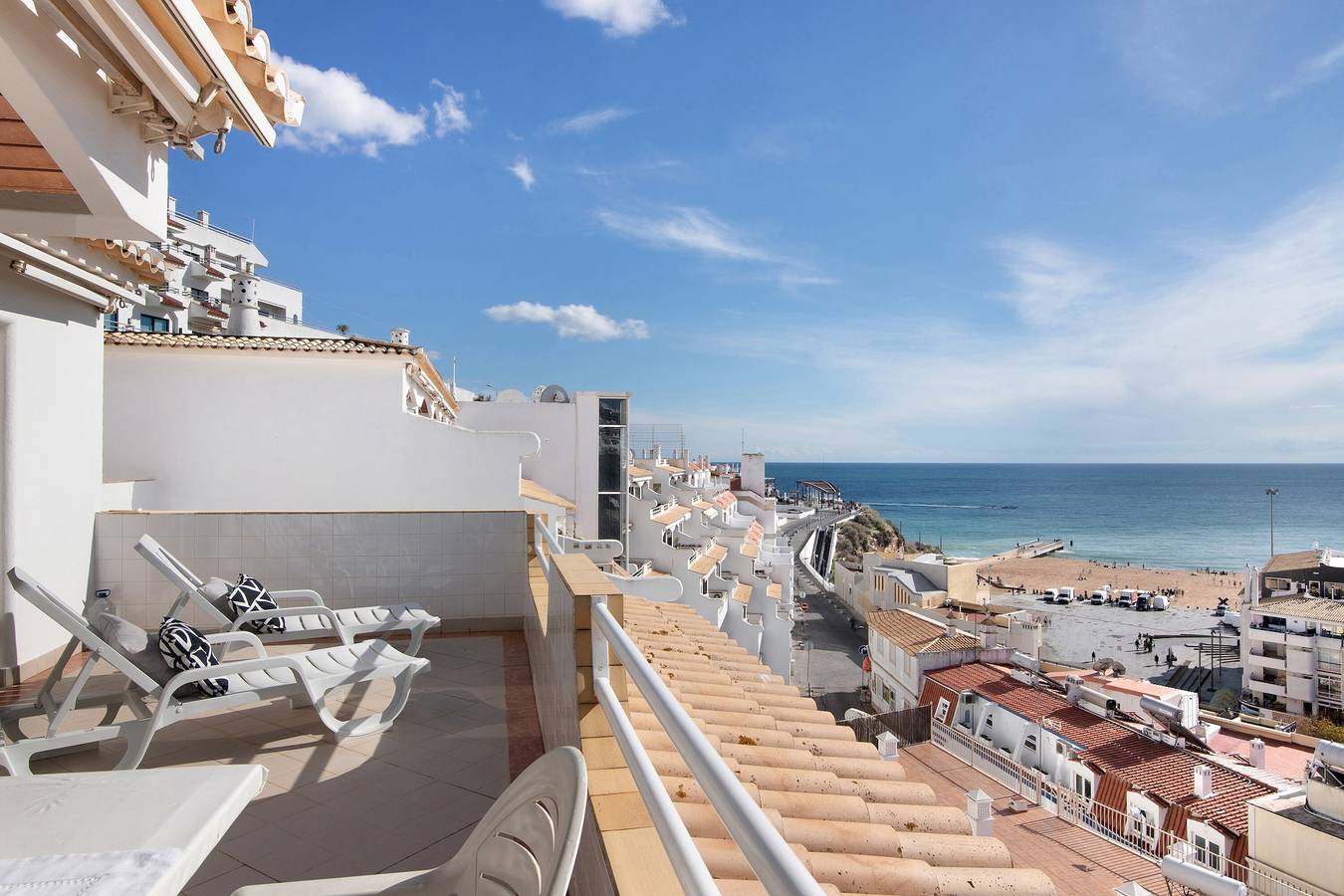 Entire apartment, Apartment 'Apartamento Varandas Do Mar' with Sea View, Wi-Fi and Air Conditioning in Albufeira, Faro District