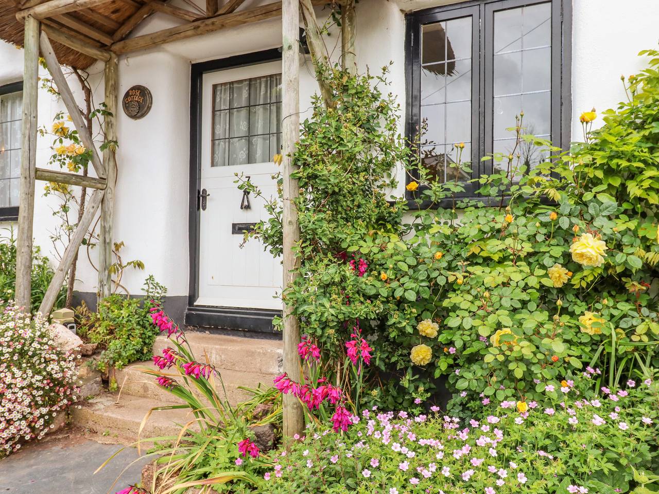Rose Cottage in Holcombe in Dawlish, Devon