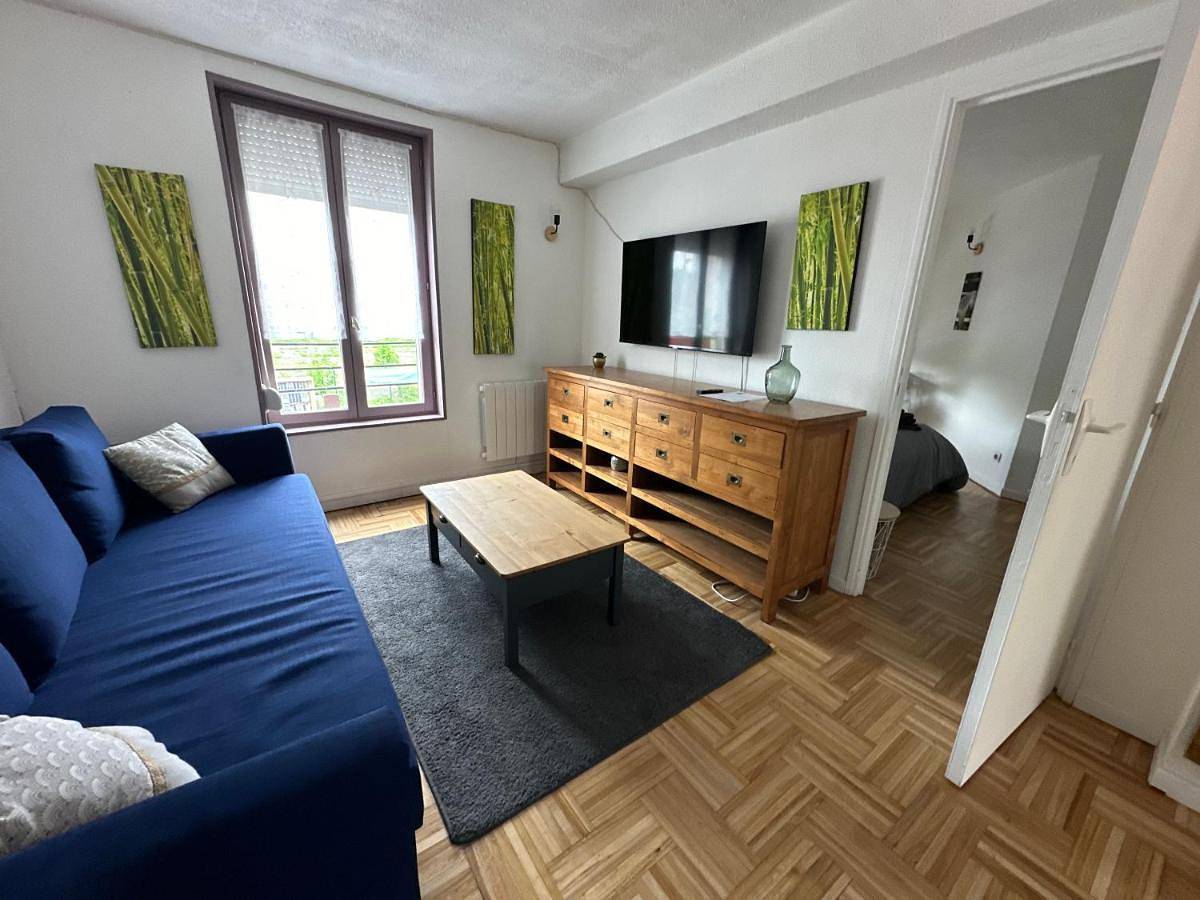 Appartement entier, Three-Bedroom Apartment in Anzin, Région de Valenciennes