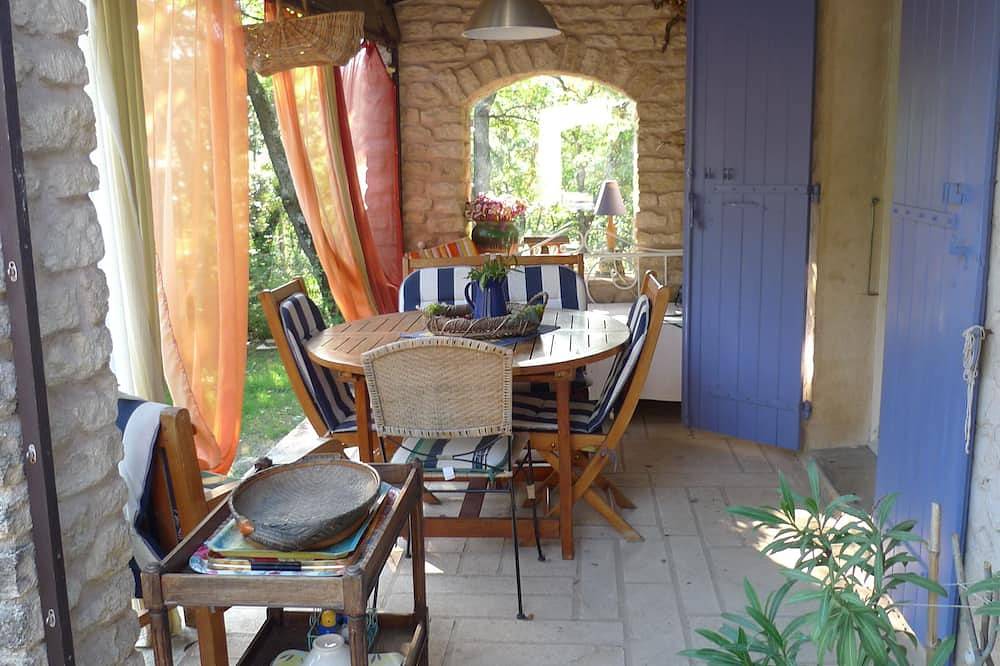 Pretty Provençal House in the heart of Lubéron, with swimming pool in Ménerbes, Parc naturel régional du Luberon