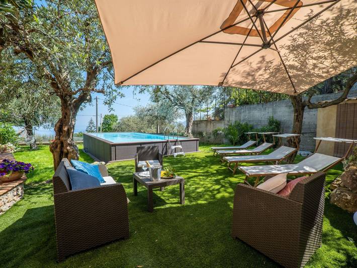 Casa vacanza per 8 persone, con Balcone e Terrazza nonché Giardino e Piscina a Carini