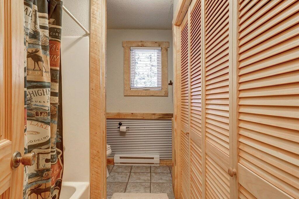 Big Jim’s Hideaway – Hot tub, shuffleboard, and mountain charm near Terry Peak! in Black Hills