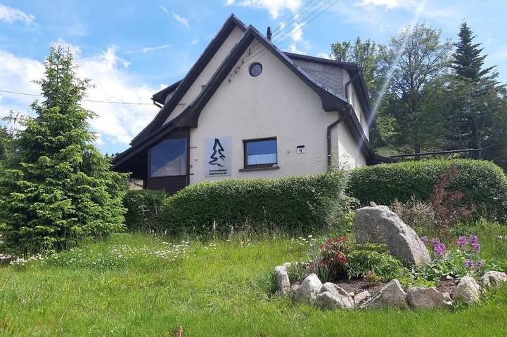 Ferienwohnung für 4 Personen, mit Terrasse und Garten in Carlsfeld