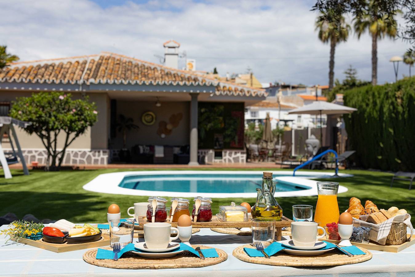 Villa 'Málaga Beach - Golf' con piscina privata, Wi-Fi e aria condizionata in Torre de Benagalbon, Rincón de la Victoria