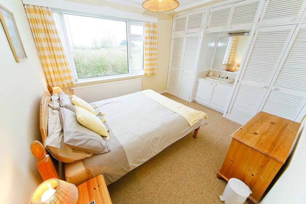 Bungalow-Outdoor Heated Swimming Pool (open May-September)Stmerryn Padstow in Cornwall