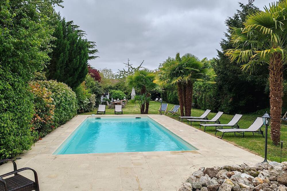 Maison avec piscine chauffée à 45 minutes de Paris in Arnouville-lès-Mantes, Yvelines