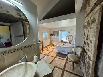 Cottage pour 2 personnes, avec jardin et jacuzzi, adapté aux familles à Pommerit-Jaudy