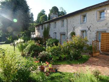 Gîte pour 7 personnes, avec jardin et piscine, adapté aux familles à Mauléon