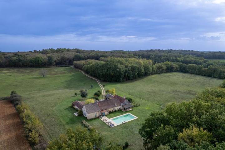 Chambre d’hôte pour 3 personnes, avec jacuzzi et sauna ainsi que jardin et piscine dans Val de Louyre et Caudeau - 2