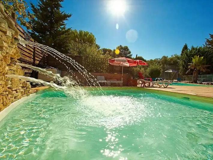 Camping pour 4 personnes, avec Bassin pour enfant et Piscine