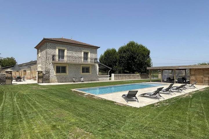 Location de vacances pour 6 personnes, avec Jardin et Piscine dans Lasclaveries