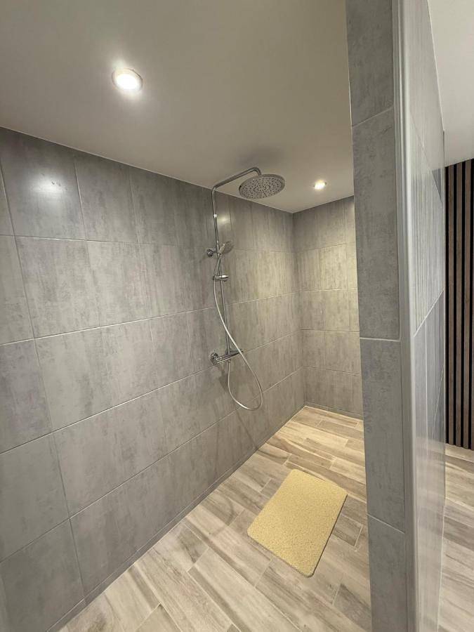 Location de vacances pour 20 personnes, avec vue ainsi que sauna et jardin, animaux acceptés à Hauteville-Lompnes - 4