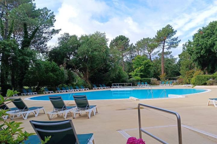 Appartement de vacances pour 4 personnes, avec piscine et jardin