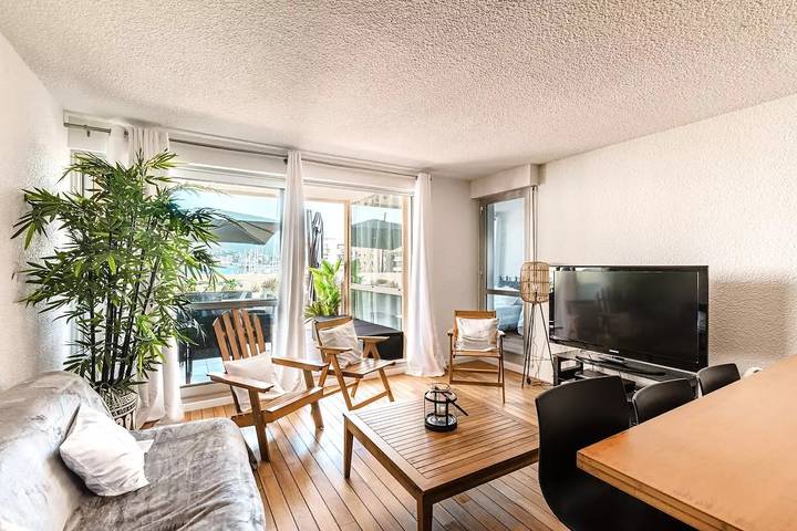 Gîte pour 6 personnes, avec balcon ainsi que vue et piscine dans Port de Bormes les Mimosas - 2