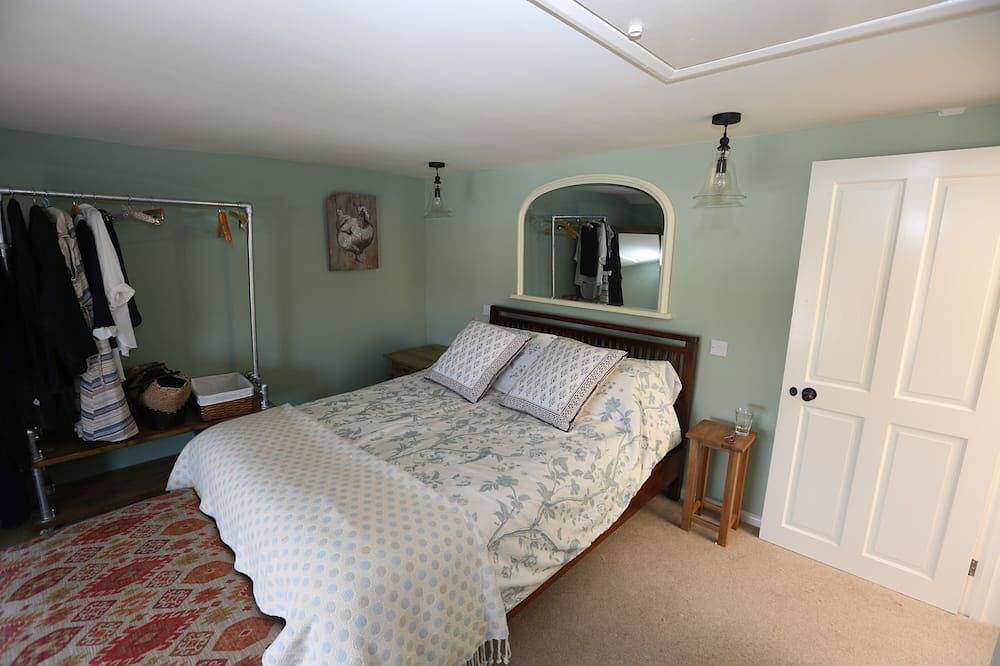 Luxury Cottage with Spectacular Views and Terrace Overlooking the Creek in Wells-next-the-Sea, Norfolk Coast