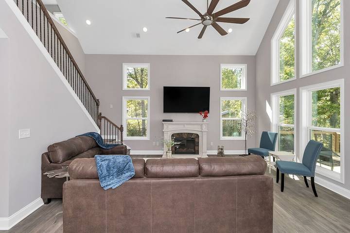 Vacation house for 18 people, with yard in Lake Martin