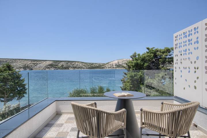 Ferienhaus für 6 Personen, mit Terrasse und Pool auf Pag - 2